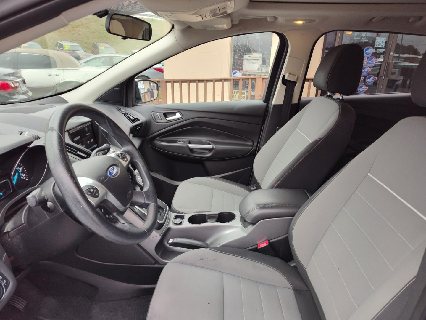 2014 Silver Ford Escape (1FMCU0GX7EU) , Automatic transmission, located at 5700 Curlew Drive, Norfolk, VA, 23502, (757) 455-6330, 36.841885, -76.209412 - Photo#6